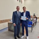VBE šimtukais besidžiaugiantiems abiturientams įteikė pinigines premijas