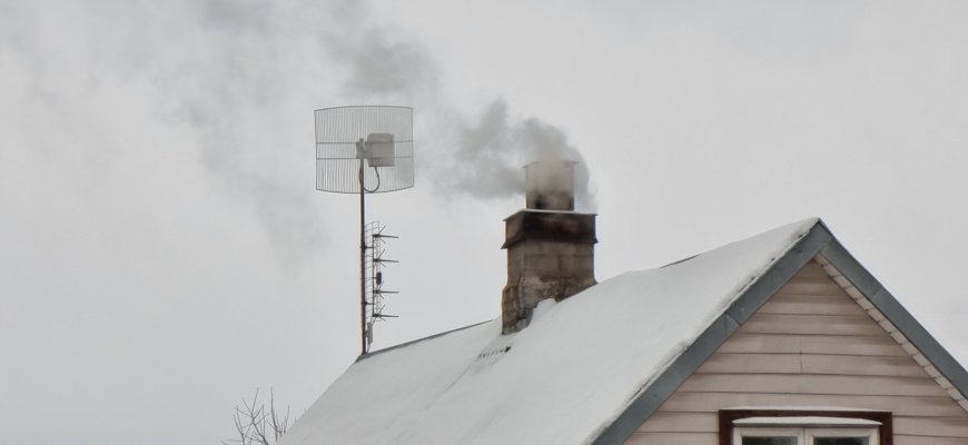 Namo kamine degė suodžiai