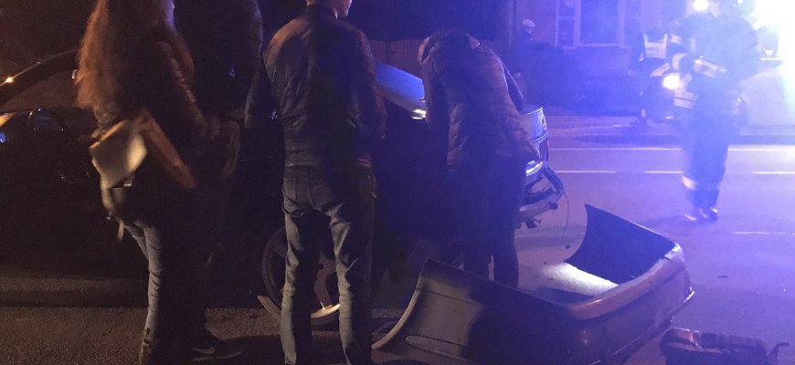 Respublikos gatvėje - dviejų automobilių akistata (foto+video)