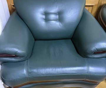 Natūralios odos baldai: sofa ir du foteliai