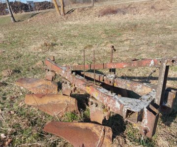 „MTZ-82“, plūgas, kultivatorius, šakės „KNU“