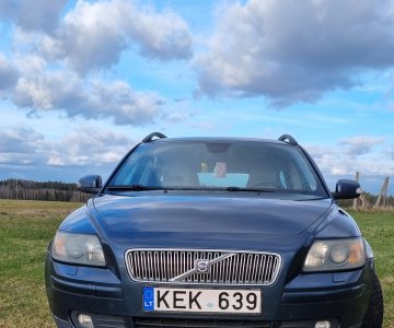 „Volvo V50“